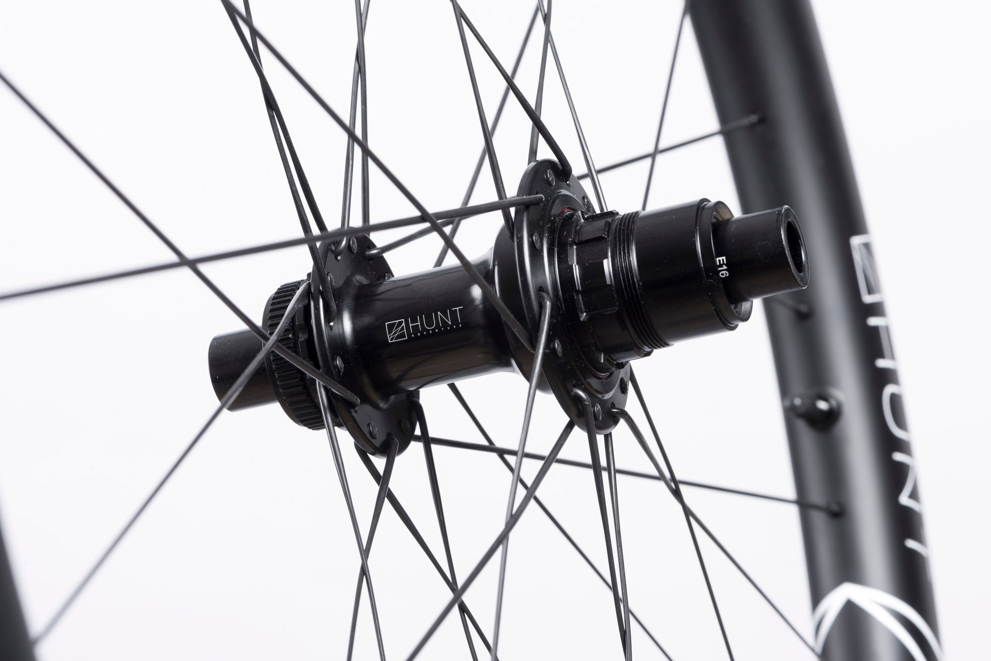 <h1>FREEHUB BODY</h1><i>New <strong>H_Ratchet</strong> double-sided system (with two floating ratchet rings), with a 40t ratchet ring resulting in just 9˚ engagement. The freehub benefits from H_Ceramik anti-bite coating to ensure maximum durability.</i>