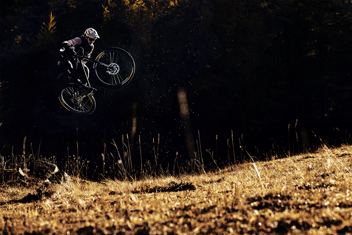 Zapletená kola HUNT Proven Carbon Trail H_Core MTB 29