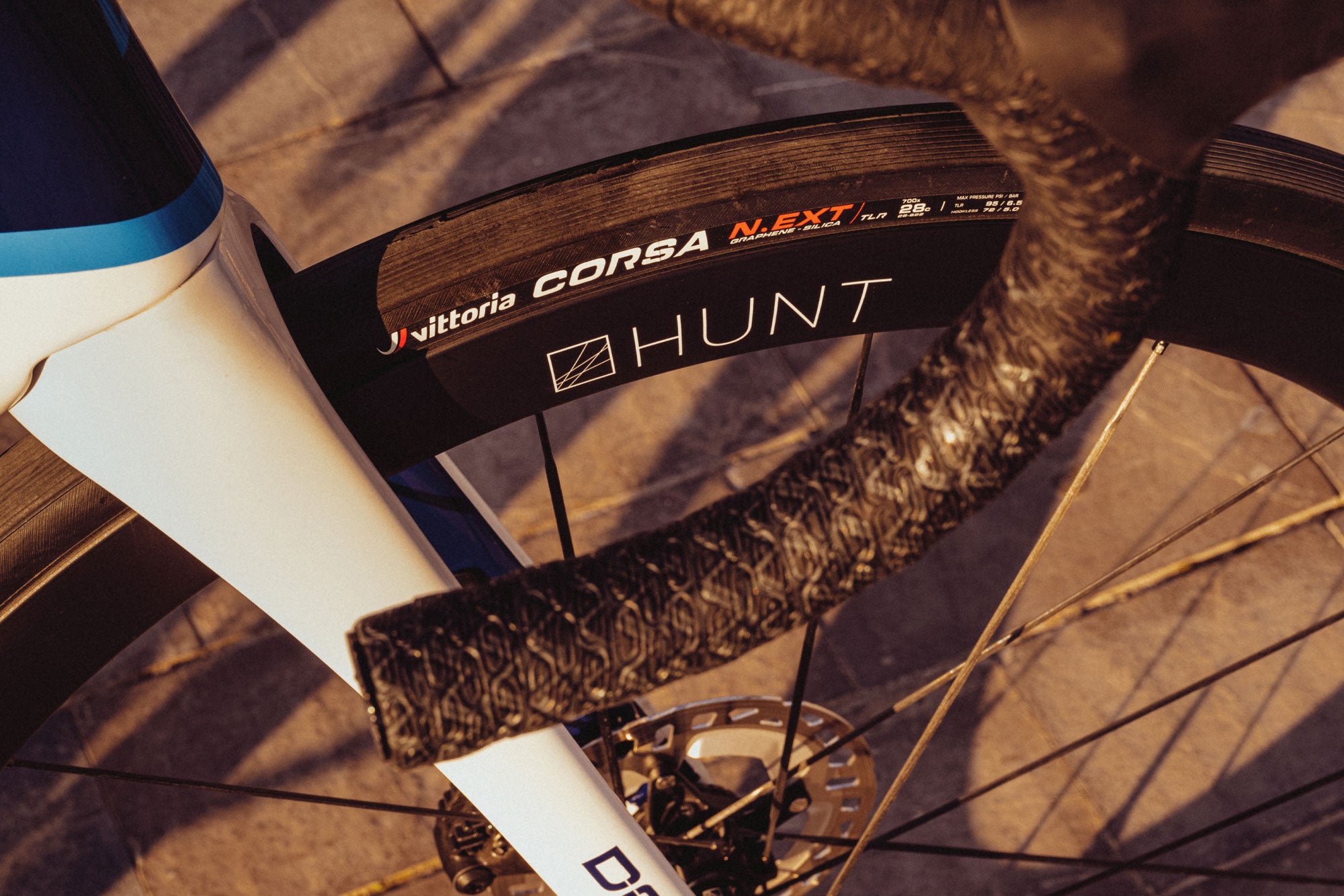 <h1>Tyre Width Optimisation</h1><i> Designed around a 20mm internal rim width optimised for a 25c tyre (but will of course work without compromise with both 23c and 28c tyres). They feature a hooked tyre retention design and are both fully ETRTO-compatible and tubeless-ready.</i>