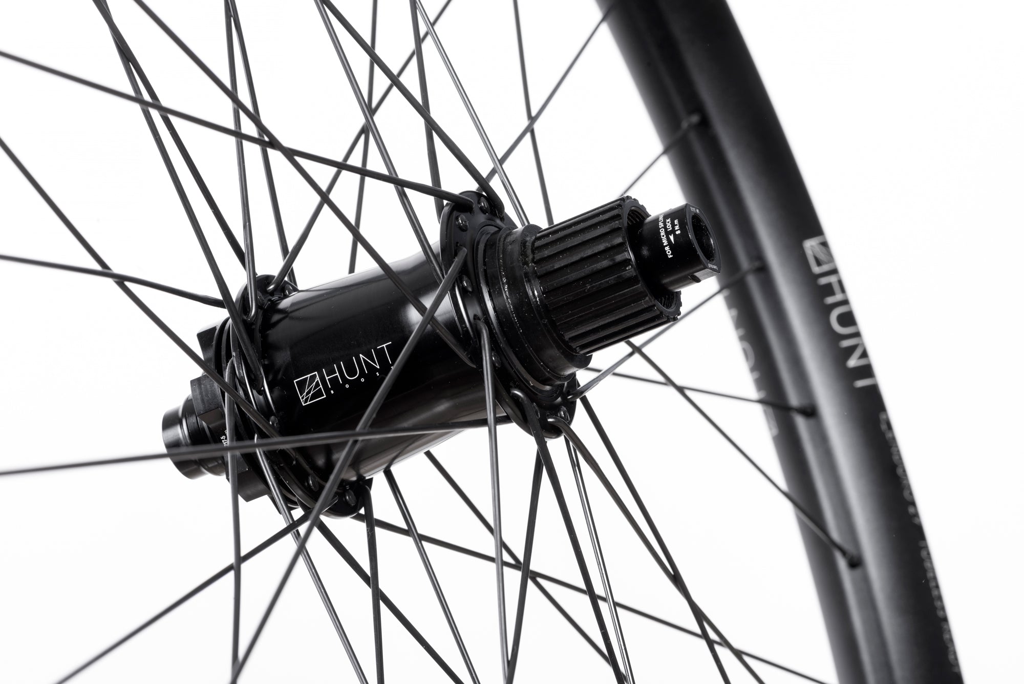 <html><h1>Rear Hub</h1><i>The demands of modern day Enduro riding are tougher than ever before. The E_EnduroWide hubs have been developed specifically for these demands; 10 degrees of engagement is delivered by a 6x1 pawl set up for increased resistance from the extra torque. Heatsinks built into the 6-bolt rotor mount helps to dissapate heat away from the hub and brake system. Oversized 17mm 7075-T6 series alloy increase stiffness.</i></html>