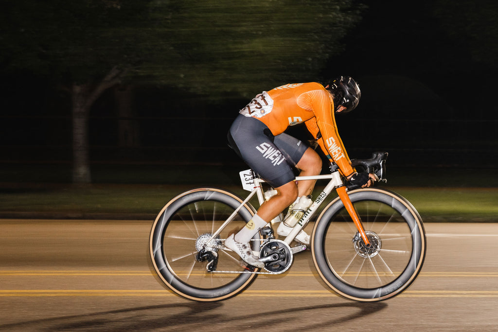 LA Sweat team rider on the attack in a criterium race, using the HUNT 60 Limitless UD Carbon Spoke Disc wheelset