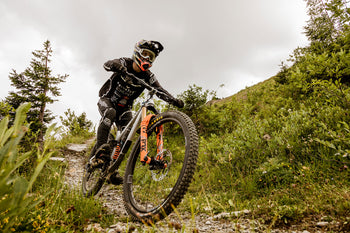 <h1>Rims</h1><i>The re-engineered hookless rim profile of the Proven Race Enduro provides stability and comfort in the roughest of race environments. The rim wall is reinforced for protection against harsh rock strikes, while the 30mm internal width offers maximum support for modern trial and enduro tyres.</i>