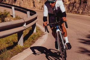 <h1>Rim Bed</h1><i>H_LOCK is our tubeless-ready rim bed profile with up-kicks to the shoulders of the tubeless steps which help to create a great rim-well seal for first installation and easy sealing of tubeless tyres. The H-Lock profile also locks the beads in place more securely once seated.</i>