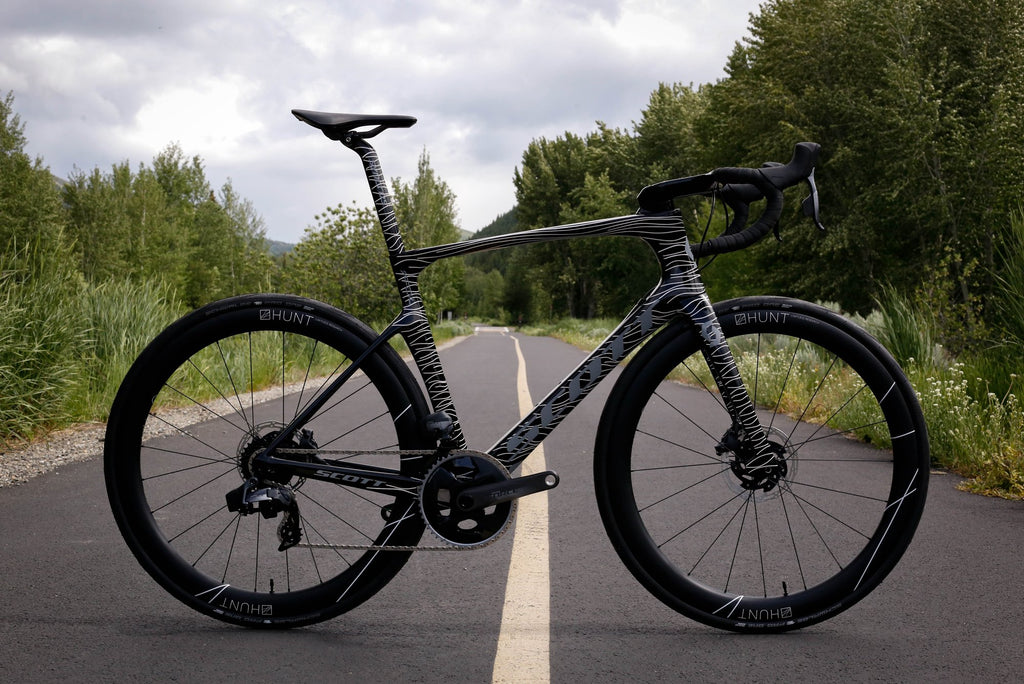 The HUNT 48 Limitless Aero Disc Wheelset on a Scott Foil RC, a fast and beautiful combination